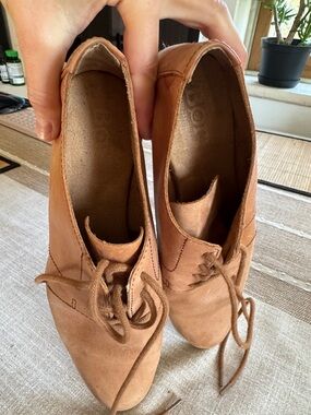 Born Tan Lace-Up Women’s Boots